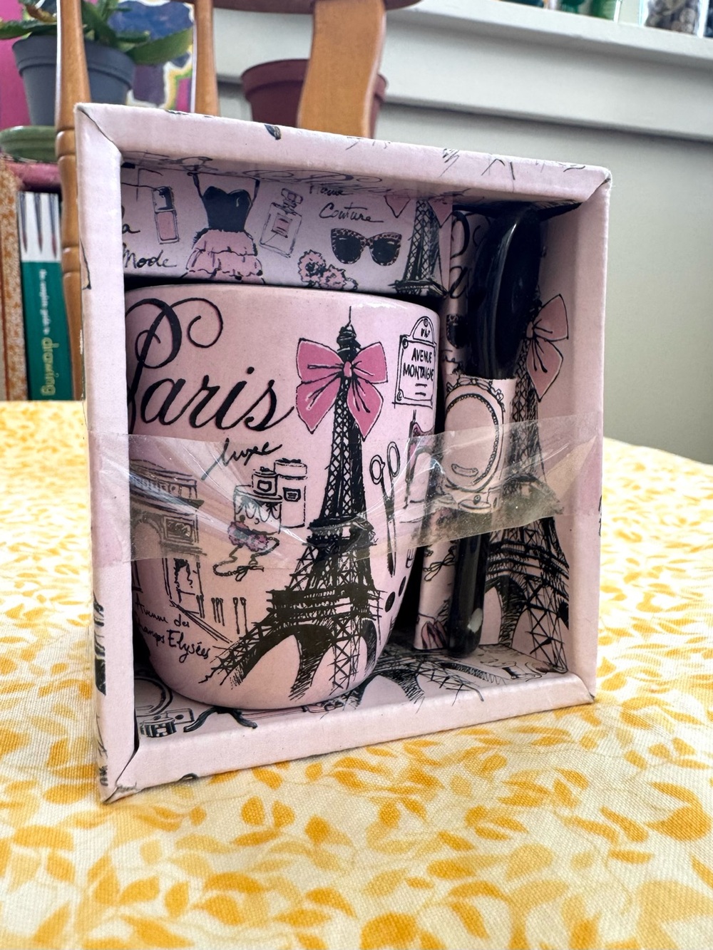 NWT. Paris Glamour Ceramic Mini-Mug/Espresso with Spoon Set. Original Packaging.